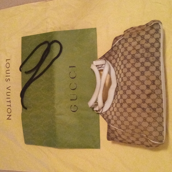 Gucci Handbags - Authentic Gucci bag